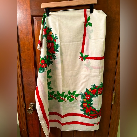Vintage Other - VTG pretty Cotton printed Christmas Tablecloth. Unbranded.